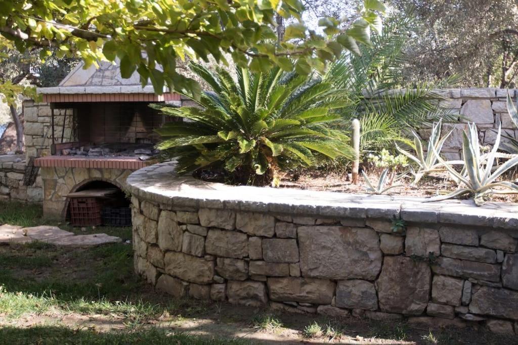 Karantou Villa Tiros Bagian luar foto