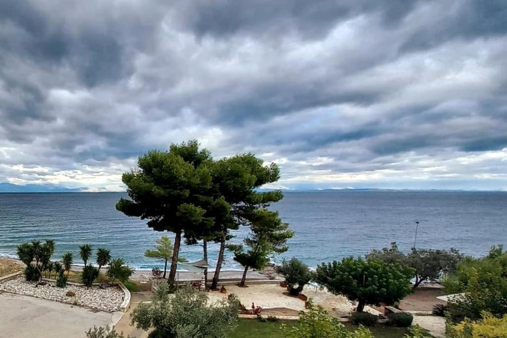 Karantou Villa Tiros Bagian luar foto