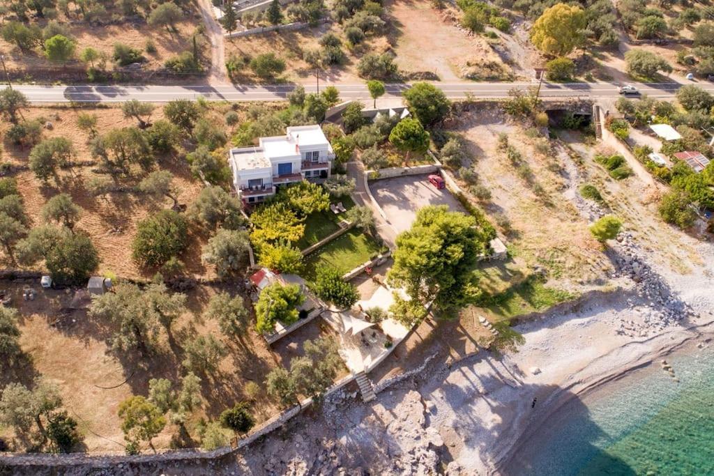 Karantou Villa Tiros Bagian luar foto
